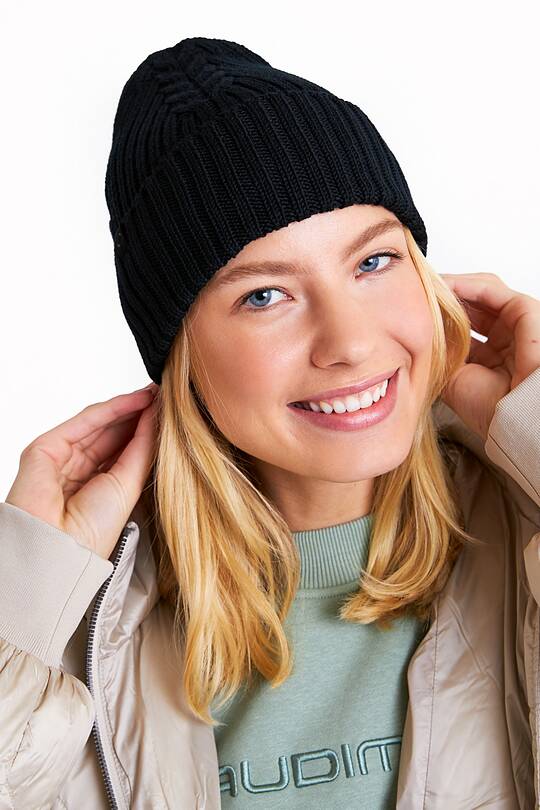 Merino wool beanie with braid pattern 1 | Audimas