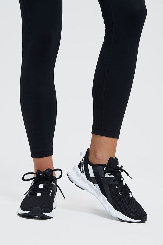 PUMA Women's Weave XT Sneaker 1 | BLACK/WHITE | Audimas