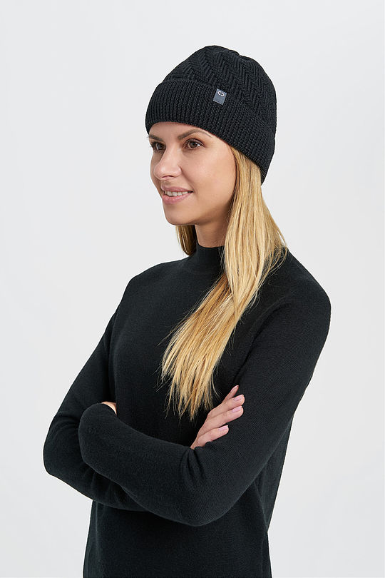 Knitted merino wool cap 4 | BLACK | Audimas