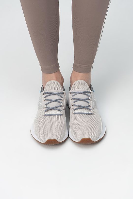 NEW BALANCE Women's WROAVTG Sneaker 