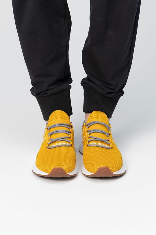NEW BALANCE Men's MROAVTV Sneaker 4 | YELLOW/ORANGE | Audimas
