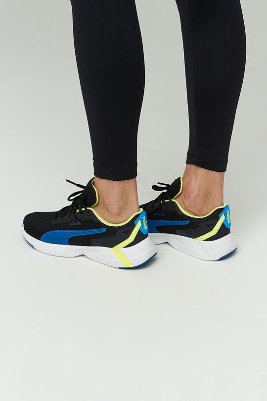 Women's sports shoes PUMA SPACE RUNNER 2 | BLACK | Audimas