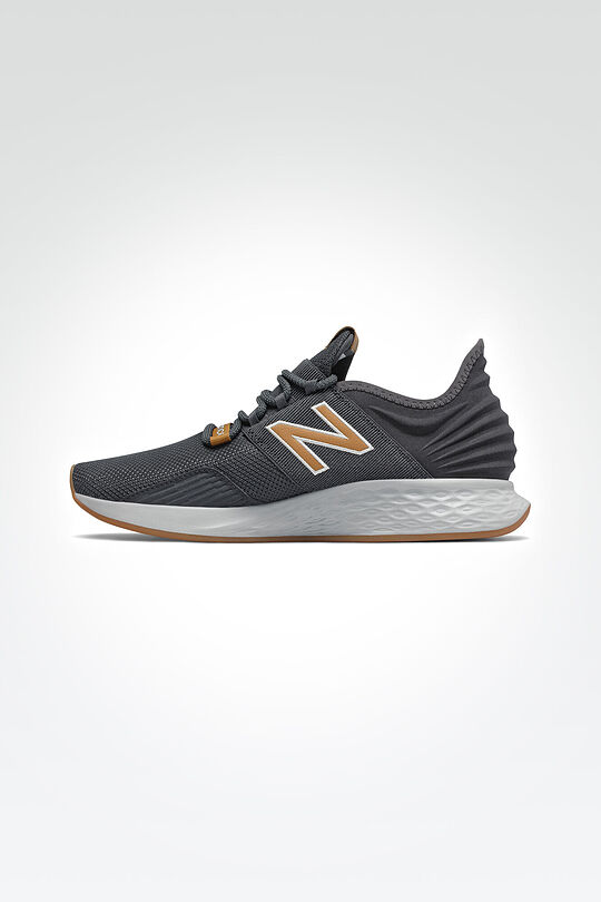 Men's sports shoes NEW BALANCE MROAVBK 4 | BLACK | Audimas