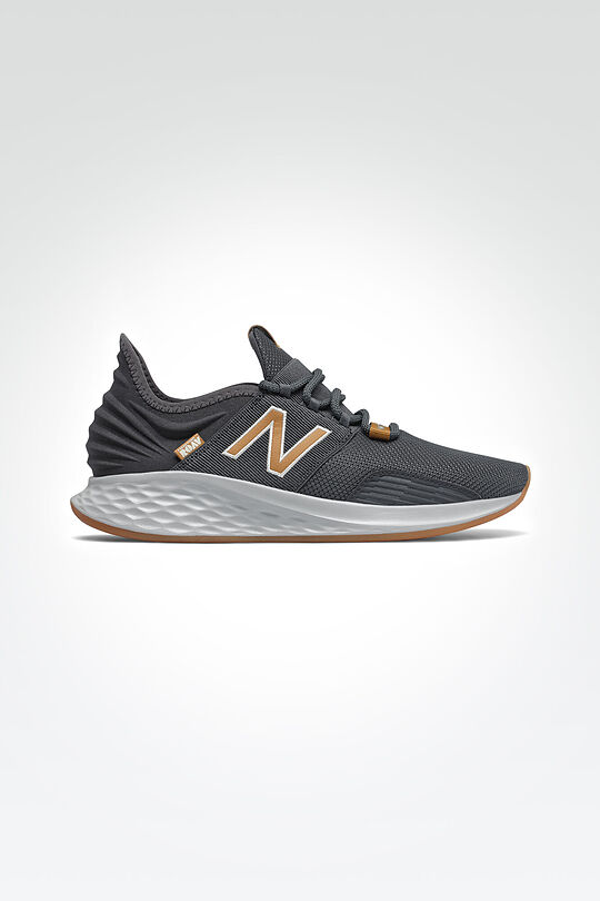 Men's sports shoes NEW BALANCE MROAVBK 3 | BLACK | Audimas