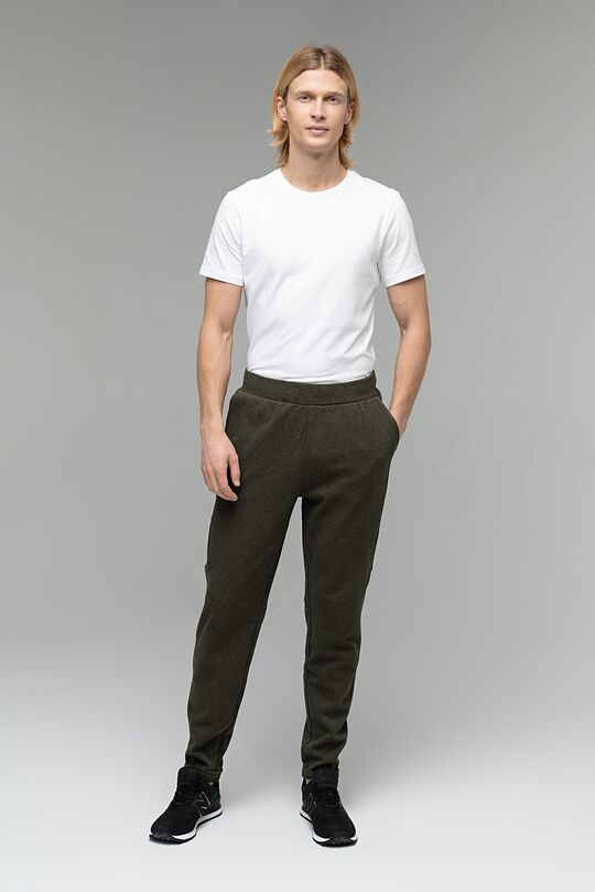 tapered fit sweatpants