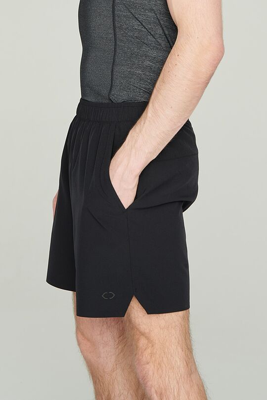 Medium length lightweight stretch fabric shorts 4 | BLACK | Audimas