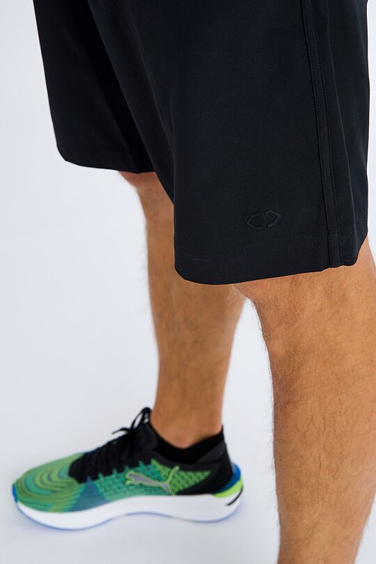 Long lightweight stretch fabric shorts 5 | BLACK | Audimas
