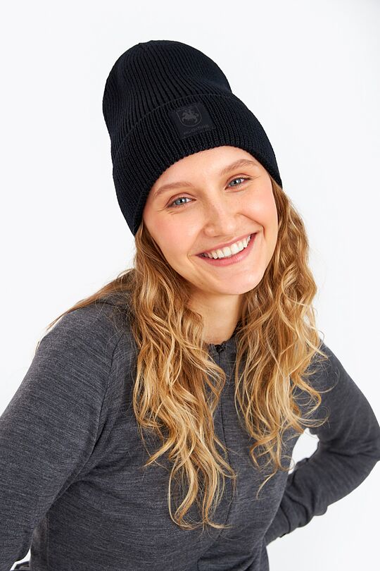 Knitted merino wool hat 1 | BLACK | Audimas