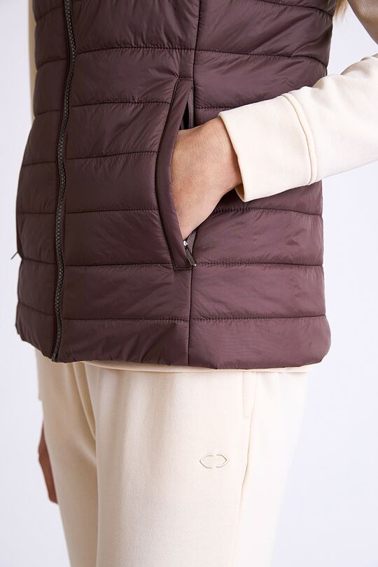 Light vest with Thermore insulation 4 | BROWN | Audimas