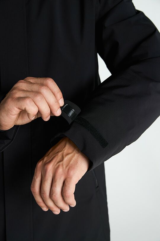 Elongated jacket with synthetic insulation and a membrane 6 | BLACK | Audimas