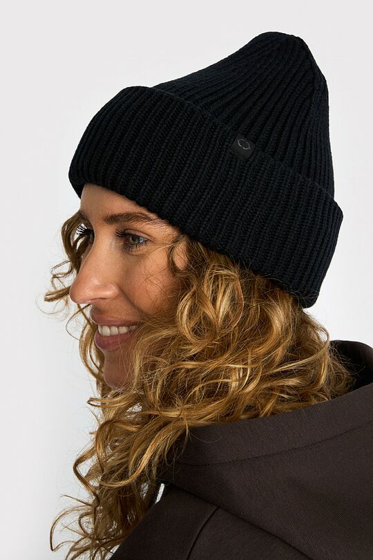 Knitted beanie with with Lenzing EcoVero viscose 6 | BLACK | Audimas