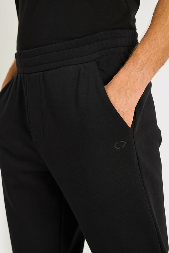 Cotton French terry tapered sweatpants 4 | BLACK | Audimas