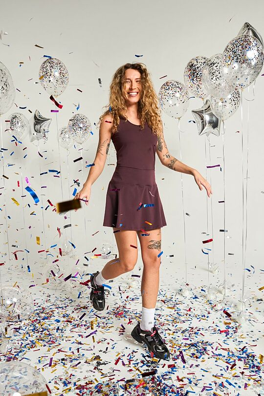 Sports T-shirt and skirt with inner shorts set 1 | burgundy | Audimas