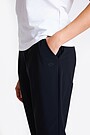 Lightweight cropped fit SENSITIVE trousers 4 | BLACK | Audimas