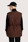 Oversized vest with synthetic insulation 4 | BROWN | Audimas