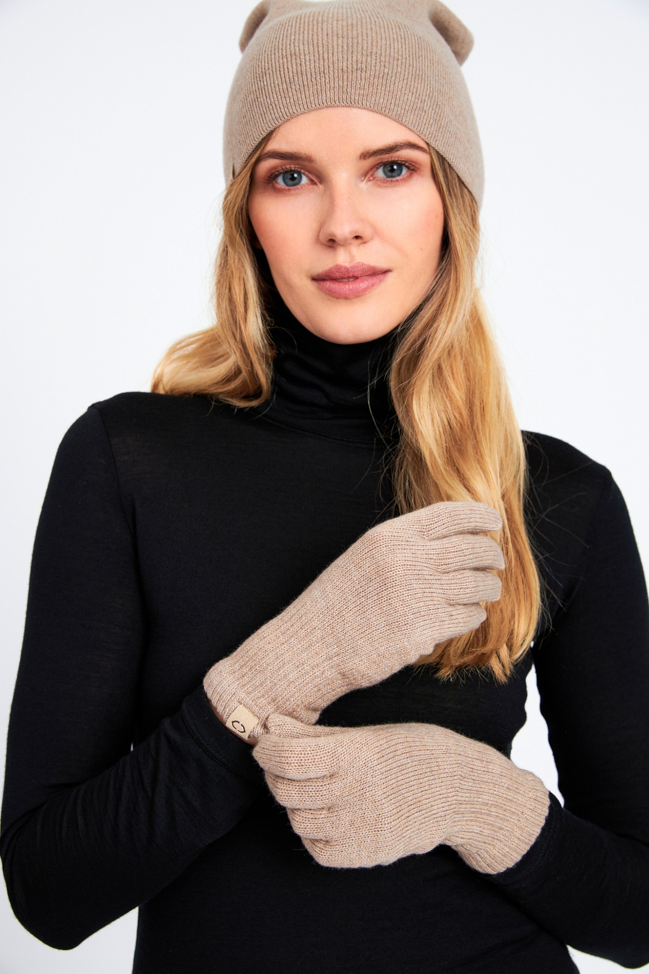 Knitted merino wool gloves with cashmere Audimas
